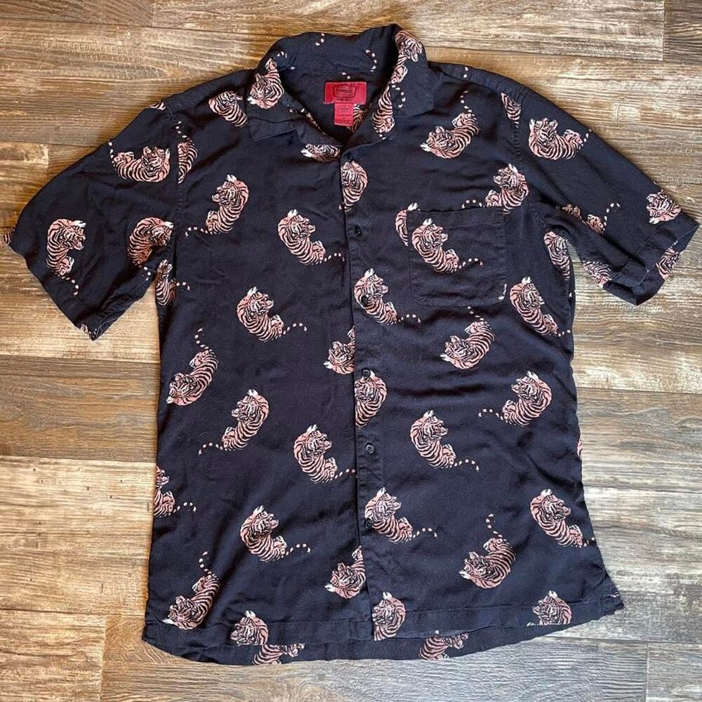 Men’s Tiger Button Up Short Sleeve Shirt
